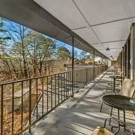 Stonegate Lodge King Bed Wifi 50 In Roku Tv Salt Water Pool Room # 101 Юрека Спрингс Екстериор снимка