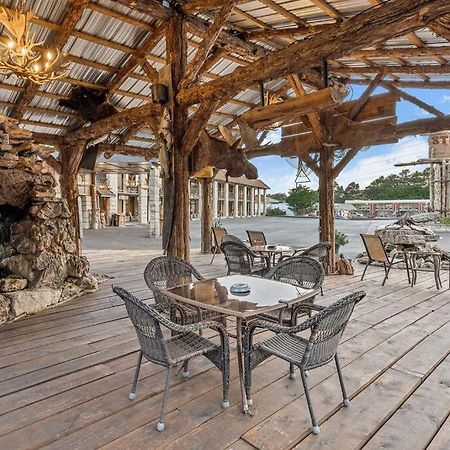 Stonegate Lodge King Bed Wifi 50 In Roku Tv Salt Water Pool Room # 101 Юрека Спрингс Екстериор снимка