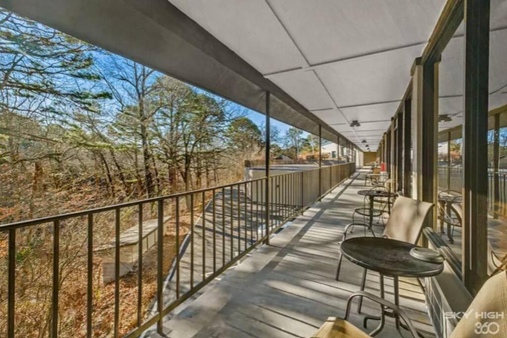 Stonegate Lodge King Bed Wifi 50 In Roku Tv Salt Water Pool Room # 101 Юрека Спрингс Екстериор снимка