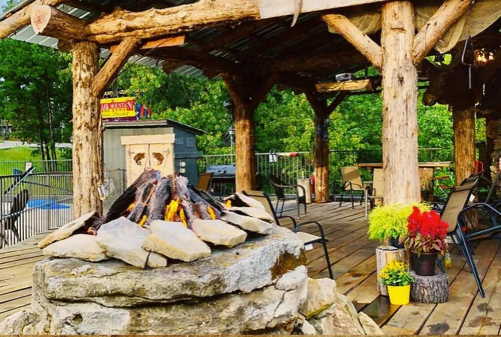 Stonegate Lodge King Bed Wifi 50 In Roku Tv Salt Water Pool Room # 101 Юрека Спрингс Екстериор снимка