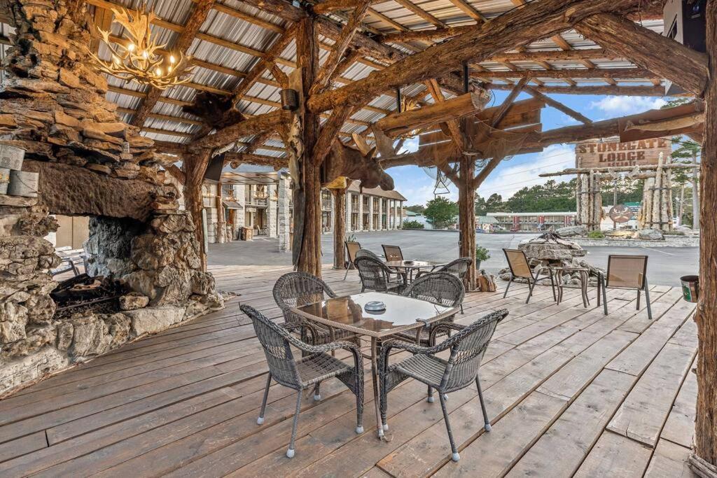 Stonegate Lodge King Bed Wifi 50 In Roku Tv Salt Water Pool Room # 101 Юрека Спрингс Екстериор снимка