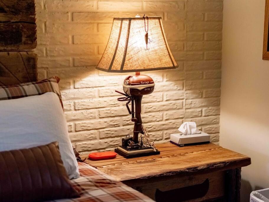 Stonegate Lodge King Bed Wifi 50 In Roku Tv Salt Water Pool Room # 101 Юрека Спрингс Екстериор снимка