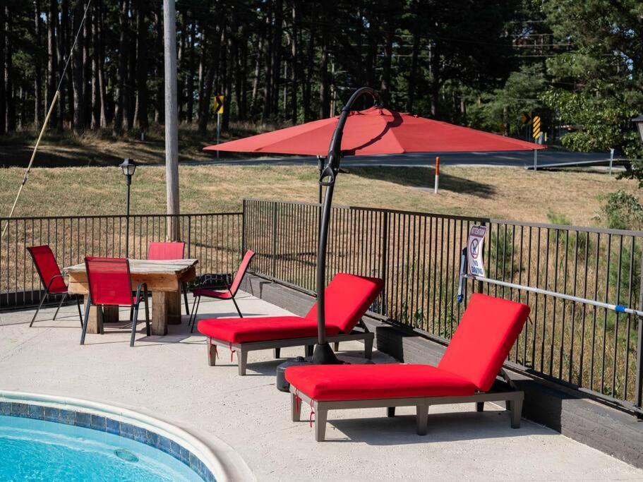 Stonegate Lodge King Bed Wifi 50 In Roku Tv Salt Water Pool Room # 101 Юрека Спрингс Екстериор снимка